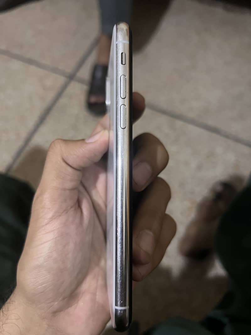 Apple iPhone X 3