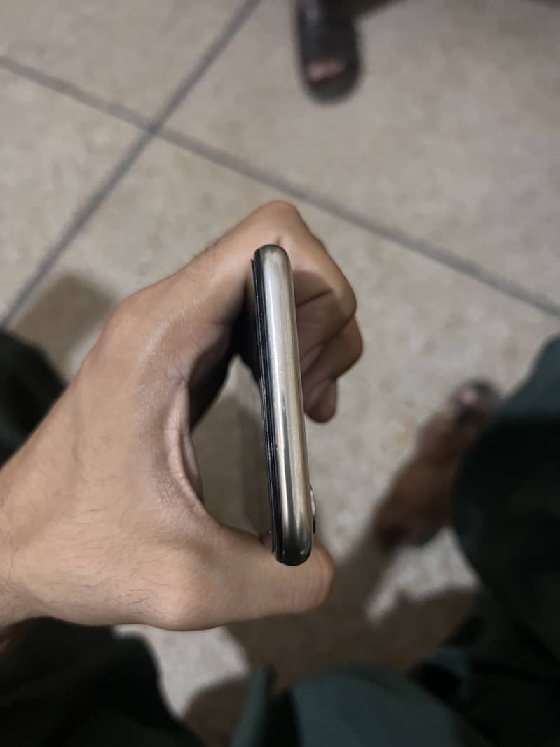Apple iPhone X 4