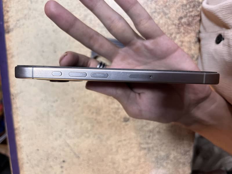 Apple iPhone 15 Pro 3