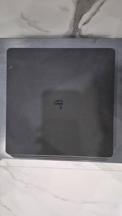 PS4 Slim with 9 games and 2 controllers 512 gb