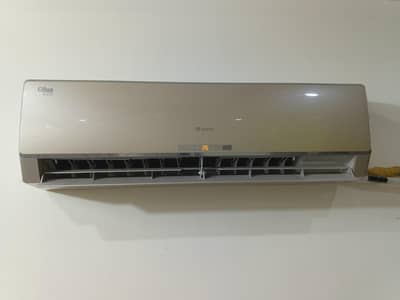 Gree 1.25 Ton AC - DC Inverter - Golden
