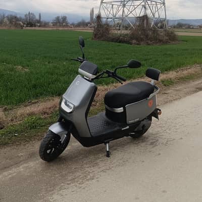 yadea + metro E8S pro with lithium ion battery