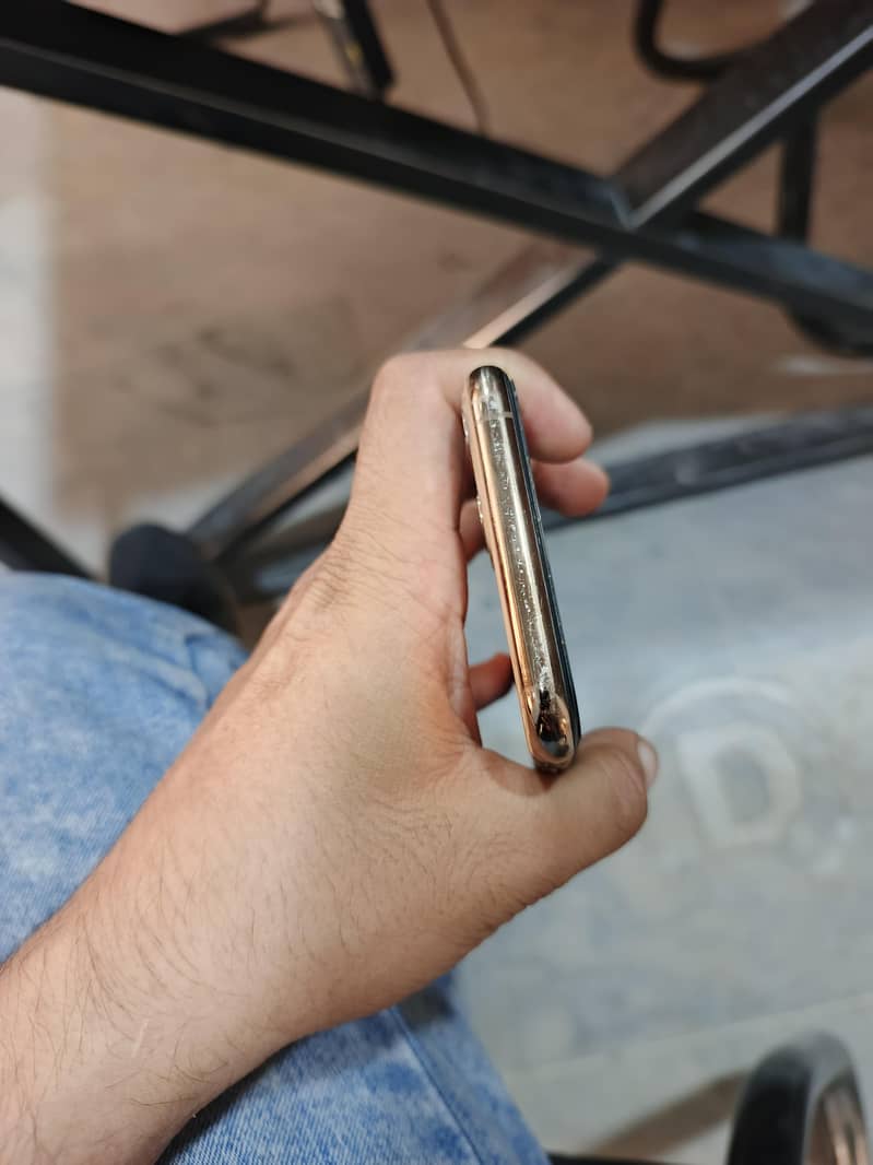 Apple iPhone 11 Pro 2