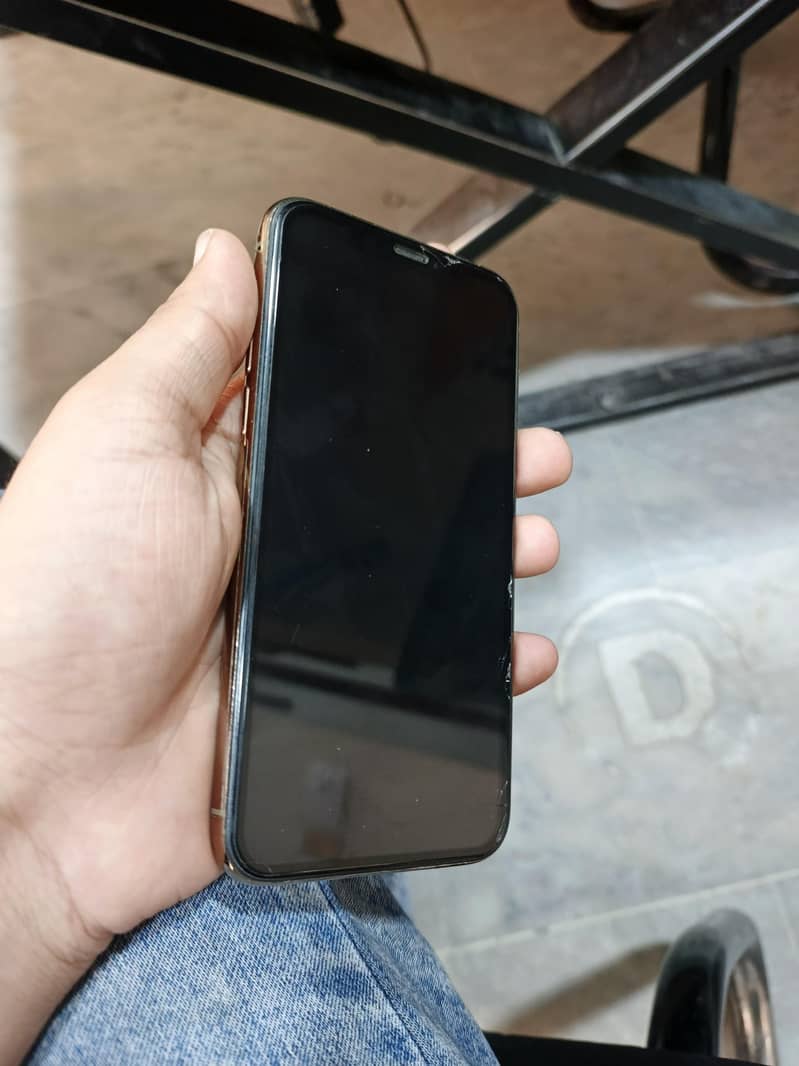 Apple iPhone 11 Pro 4