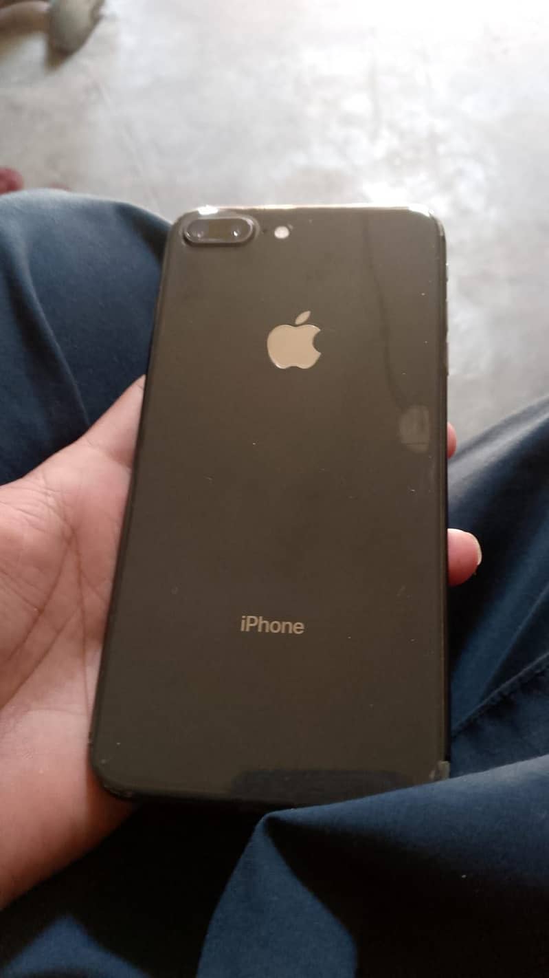 Apple iPhone 8 Plus 1