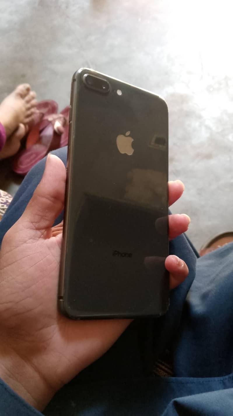 Apple iPhone 8 Plus 2