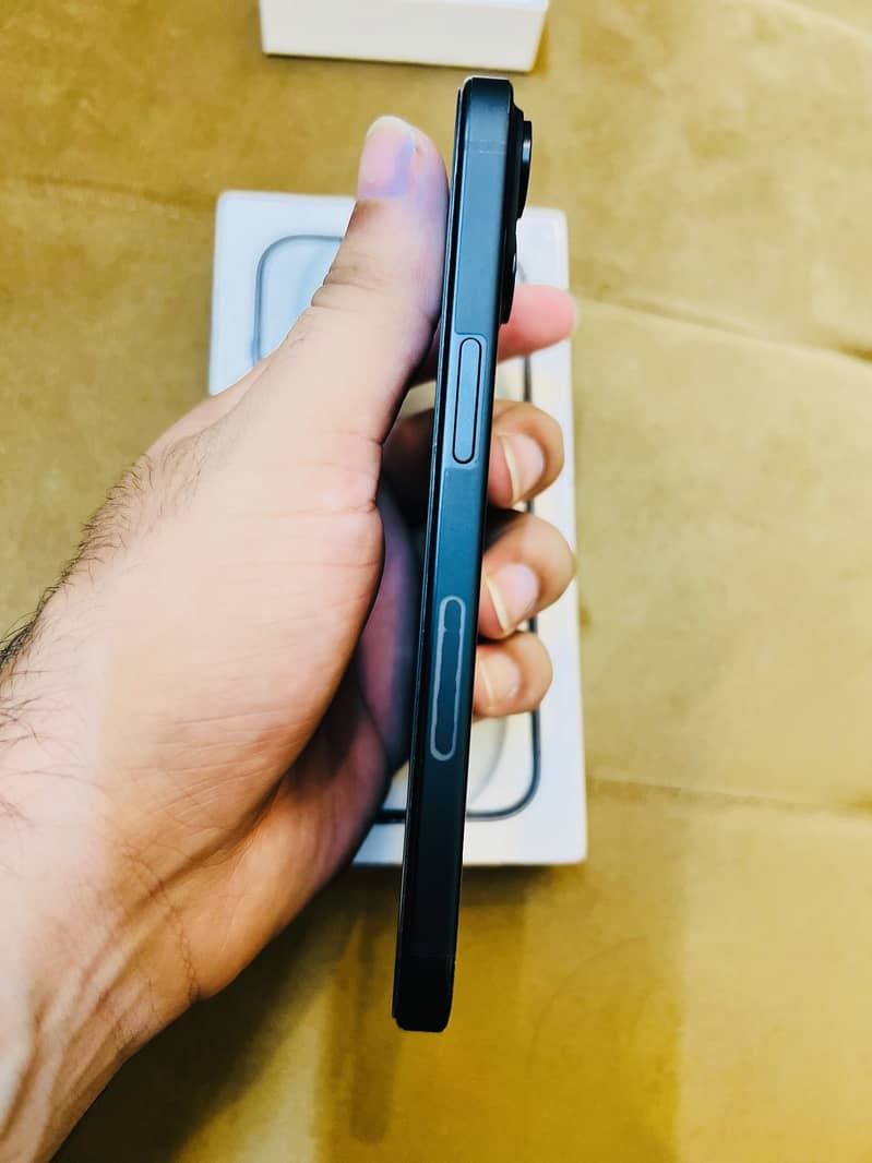 Apple iPhone 15 2
