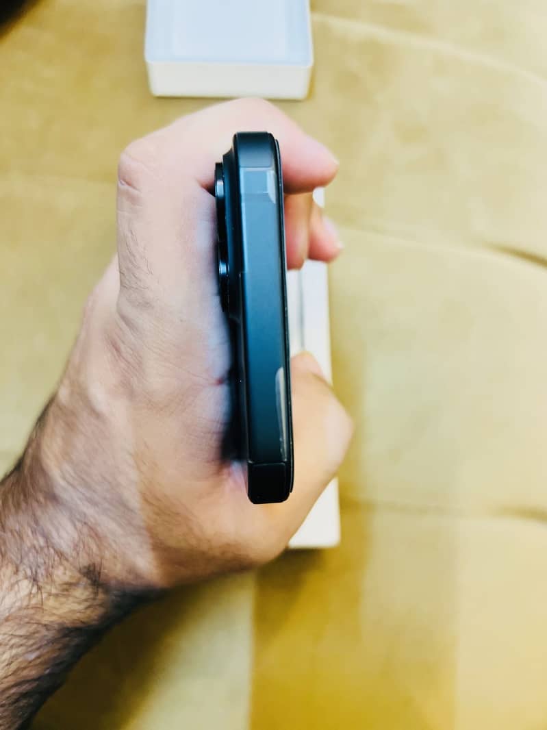 Apple iPhone 15 3