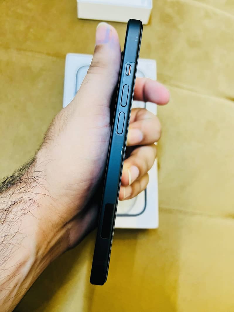 Apple iPhone 15 4