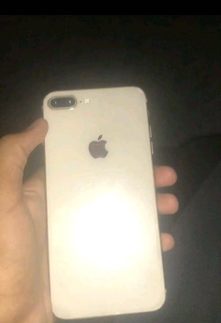 Apple iPhone 8 Plus 0