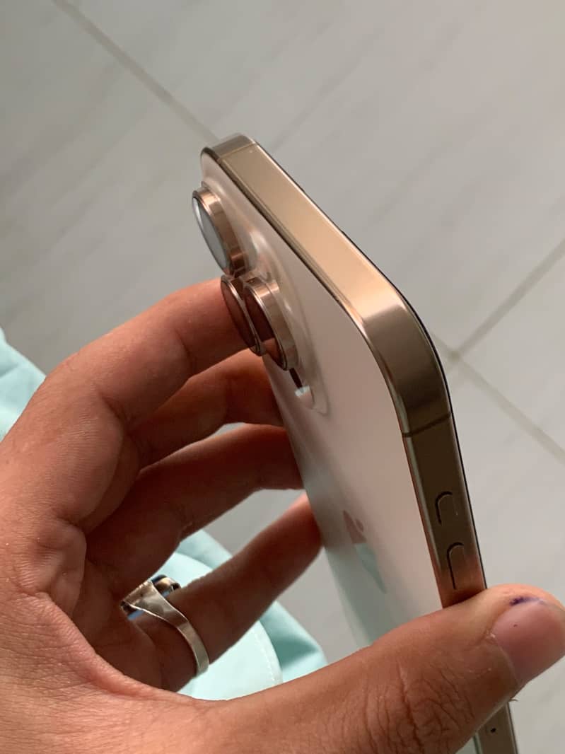 Apple iPhone 16 Pro Max 2