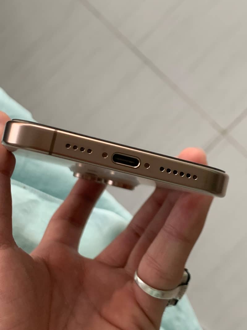 Apple iPhone 16 Pro Max 3