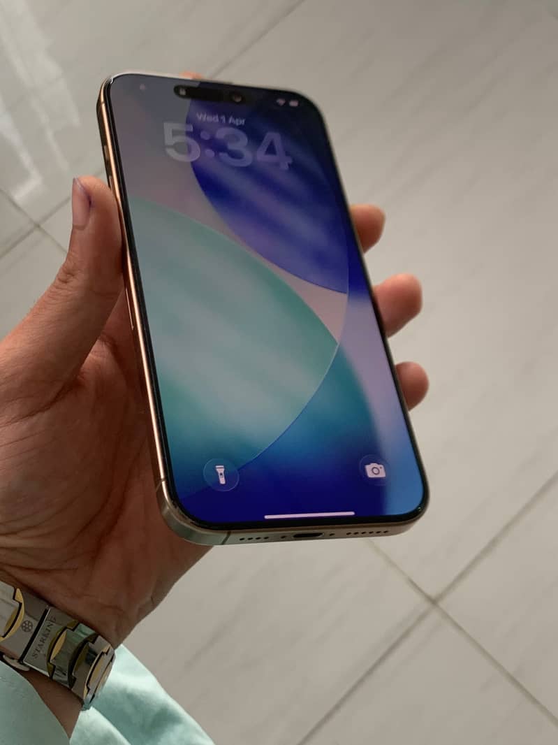 Apple iPhone 16 Pro Max 5