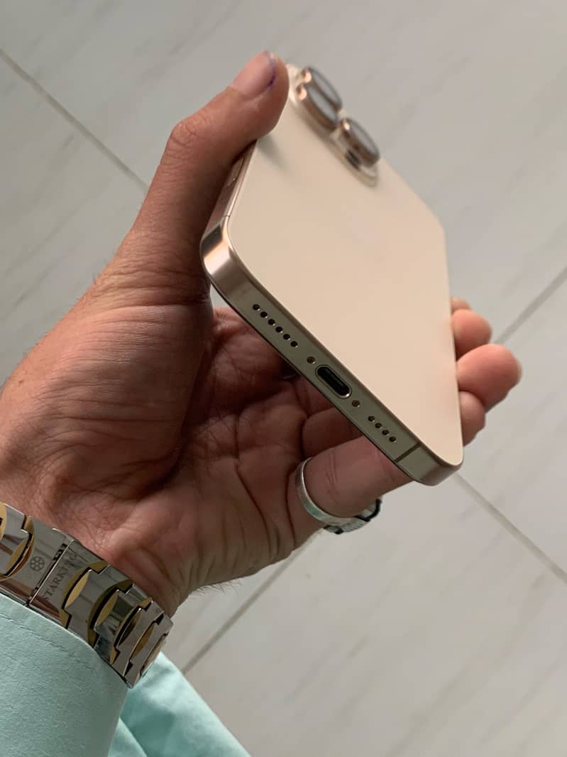 Apple iPhone 16 Pro Max 7