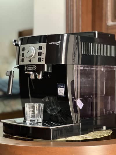 De’Longhi Magnifica S (ECAM22.110. B)