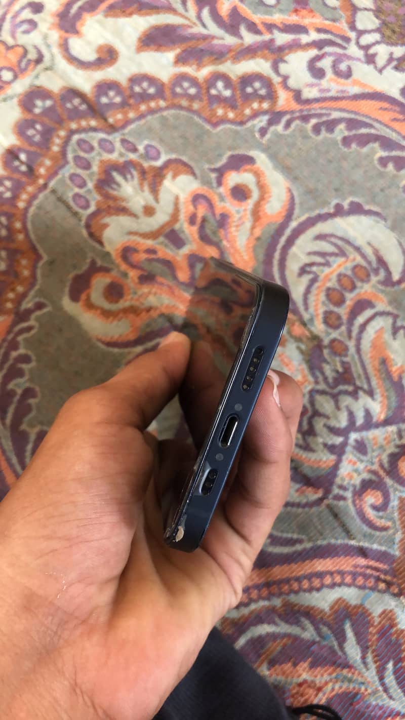 Apple iPhone 12 1