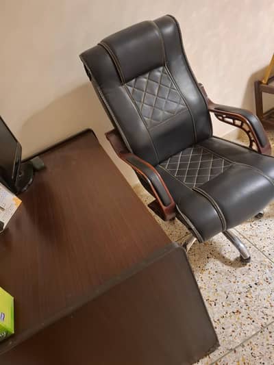 Office Chair & Table