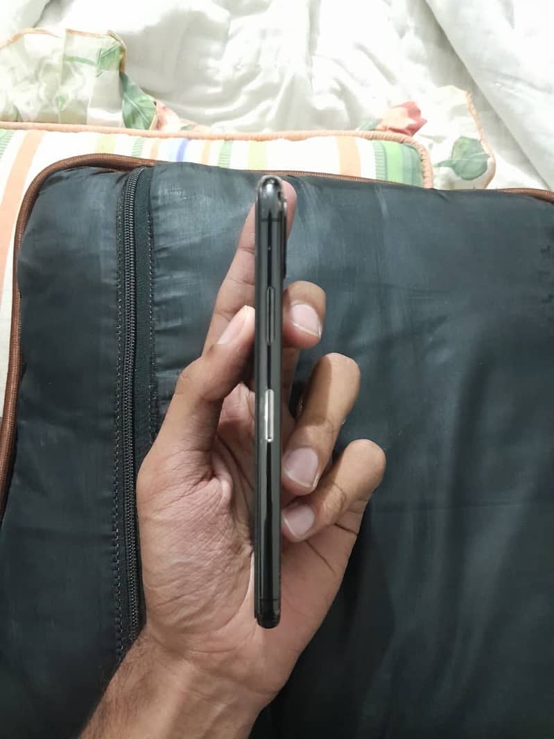 Apple iPhone X 3