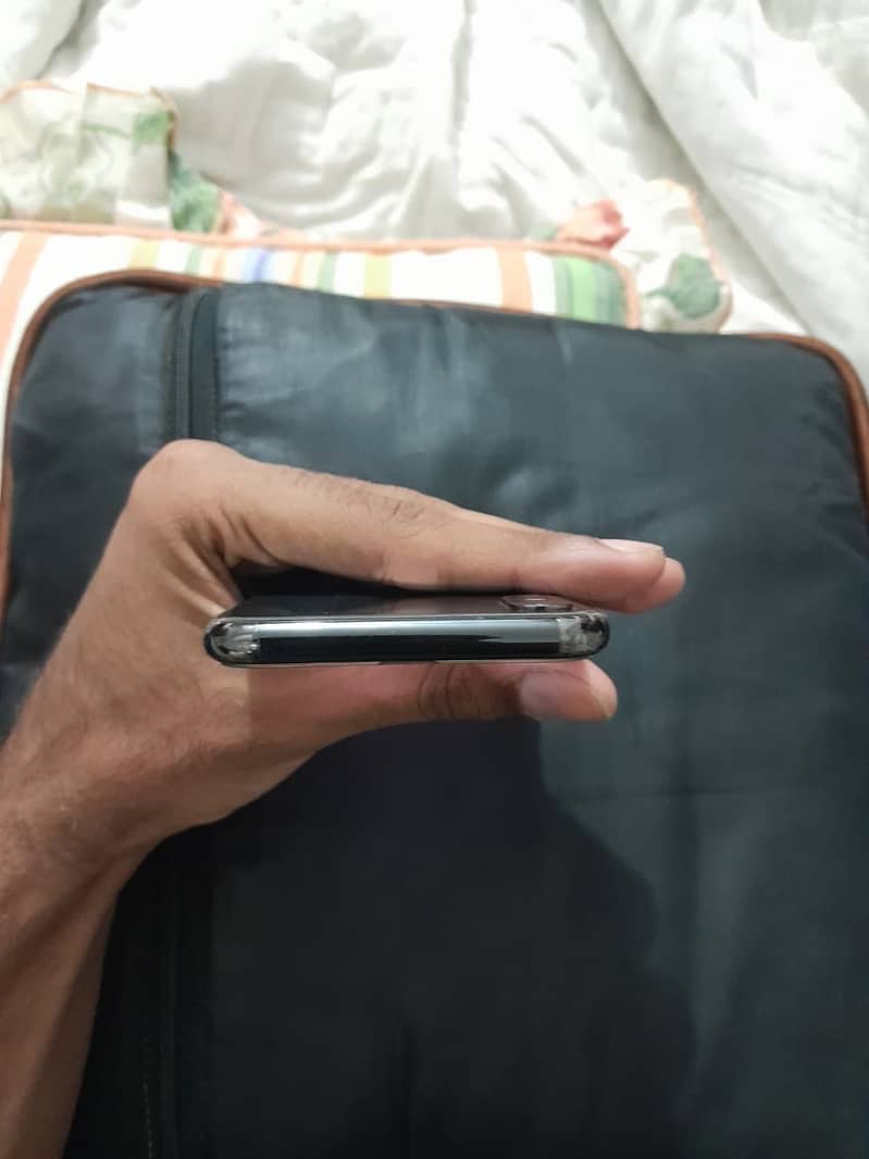 Apple iPhone X 5