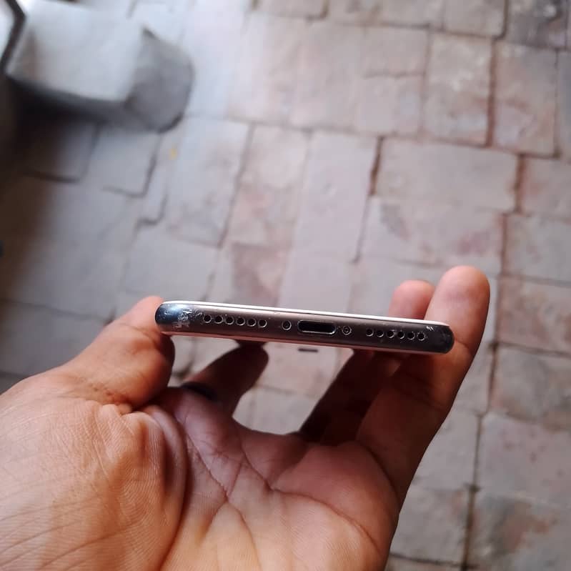 Apple iPhone 8 1