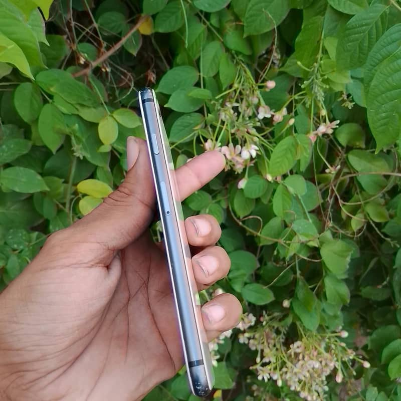 Apple iPhone 8 5
