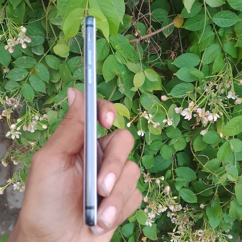 Apple iPhone 8 6