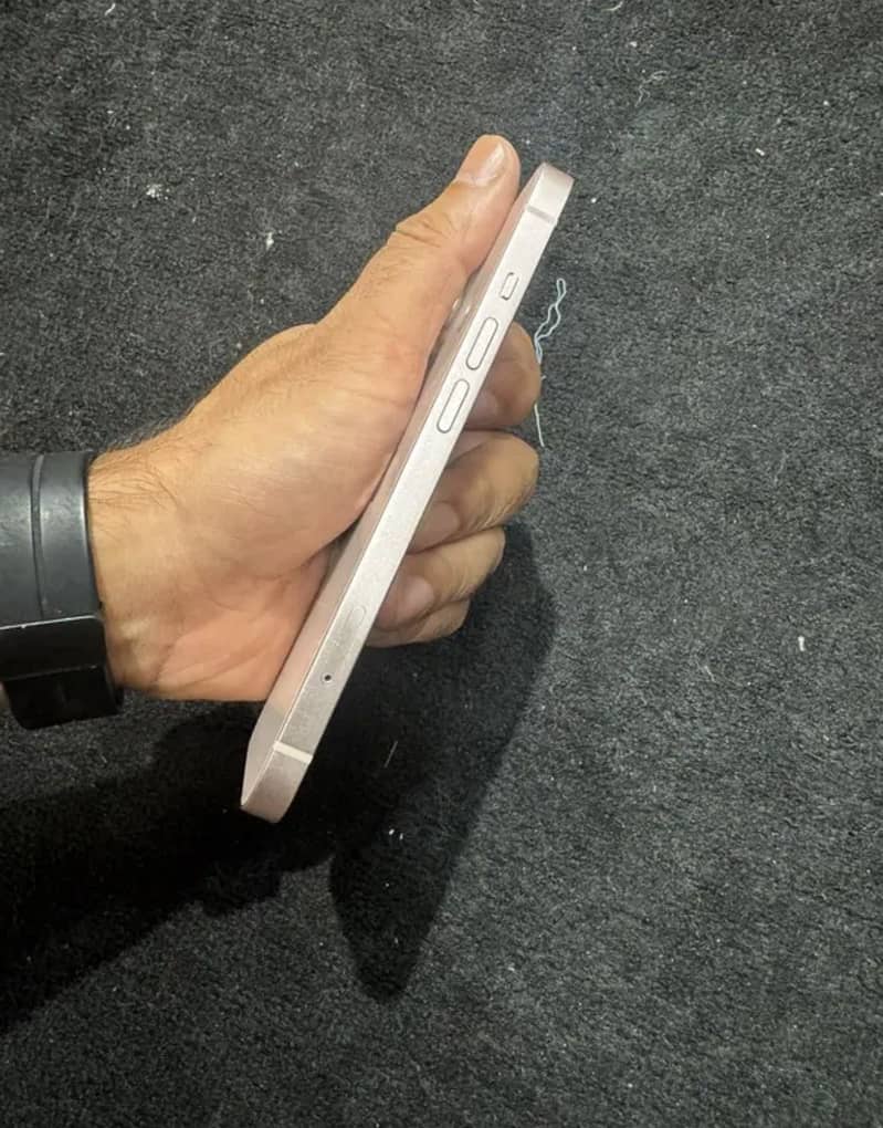 Apple iPhone 13 2