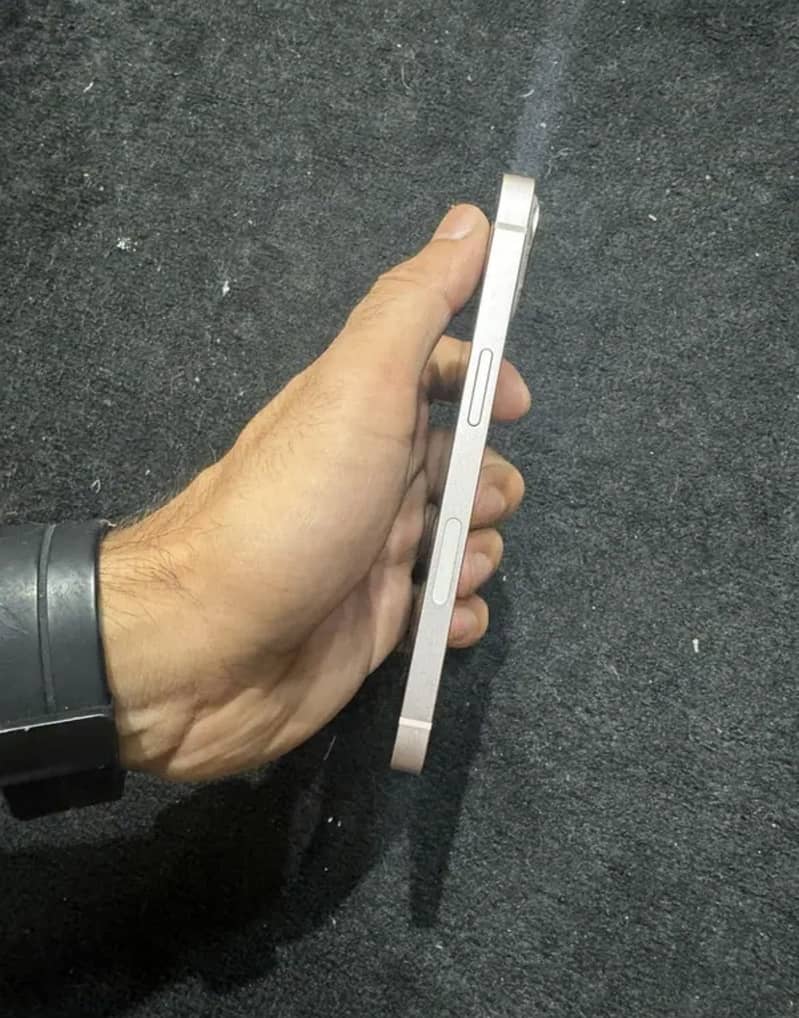 Apple iPhone 13 3