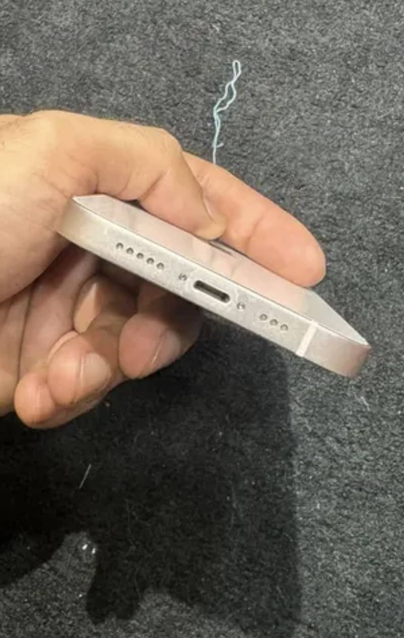 Apple iPhone 13 5