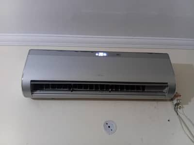 1.5 Ton sada ac Ok condition all ok gree