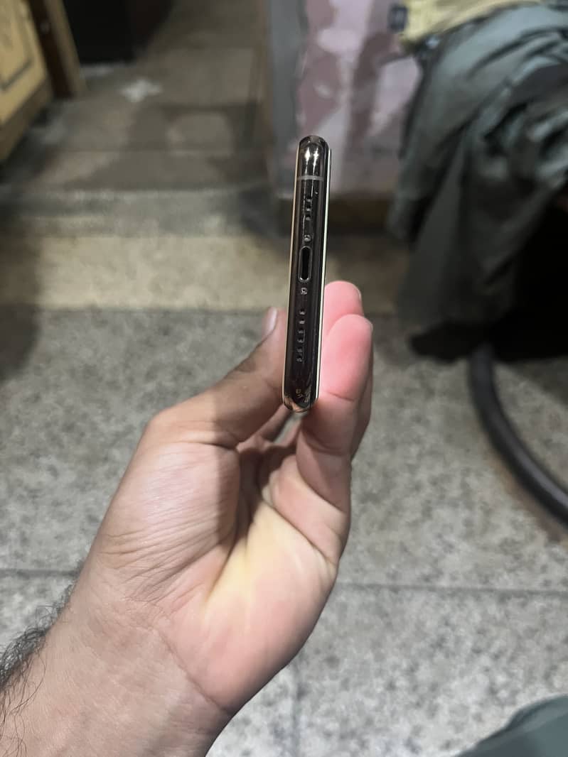 Apple iPhone 11 Pro 1