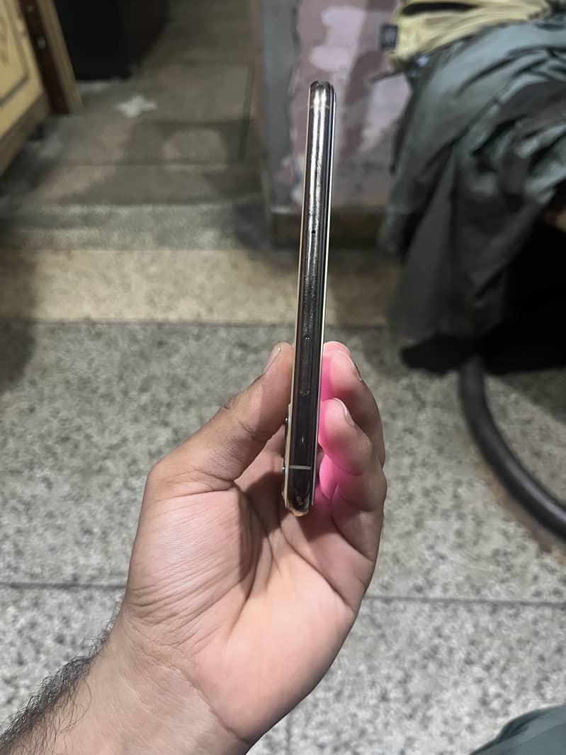 Apple iPhone 11 Pro 2