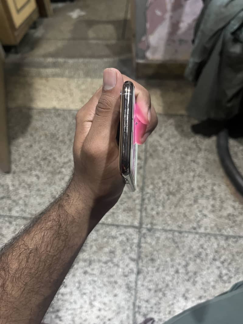 Apple iPhone 11 Pro 4