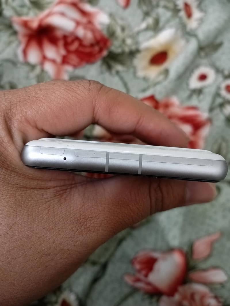 Google Pixel 7a 3