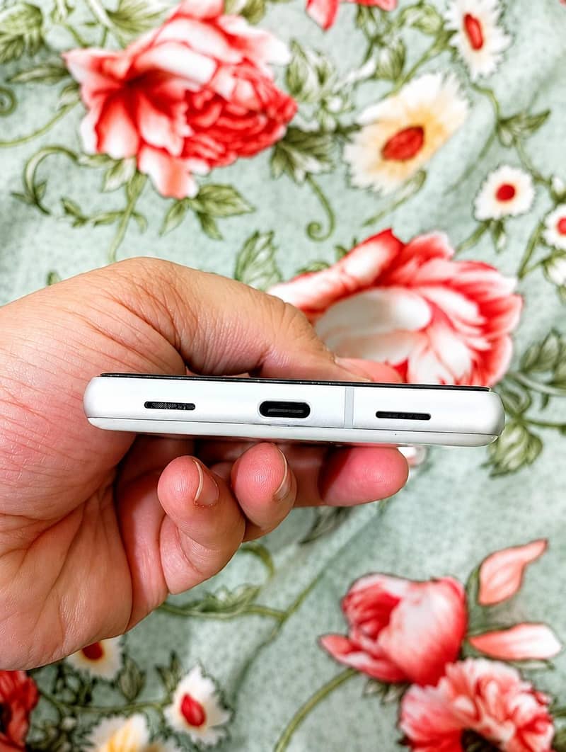 Google Pixel 7a 4