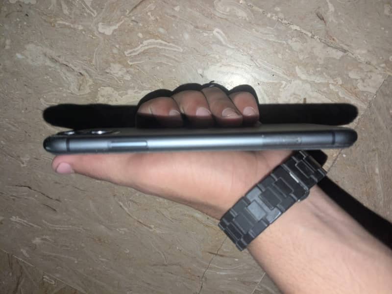 Apple iPhone 11 7