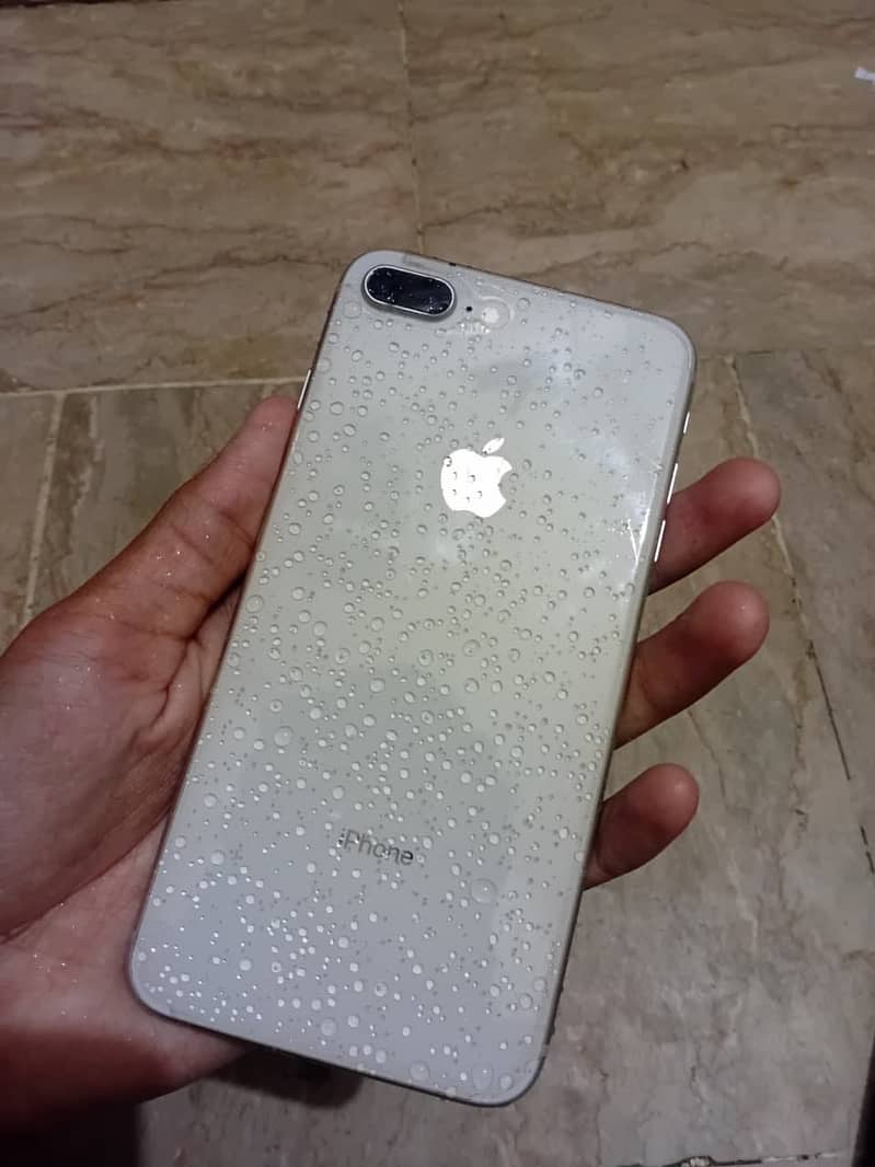 Apple iPhone 8 Plus 1
