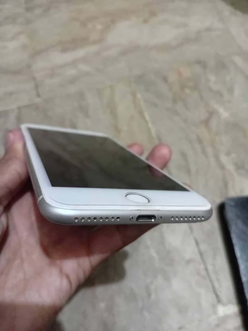 Apple iPhone 8 Plus 2