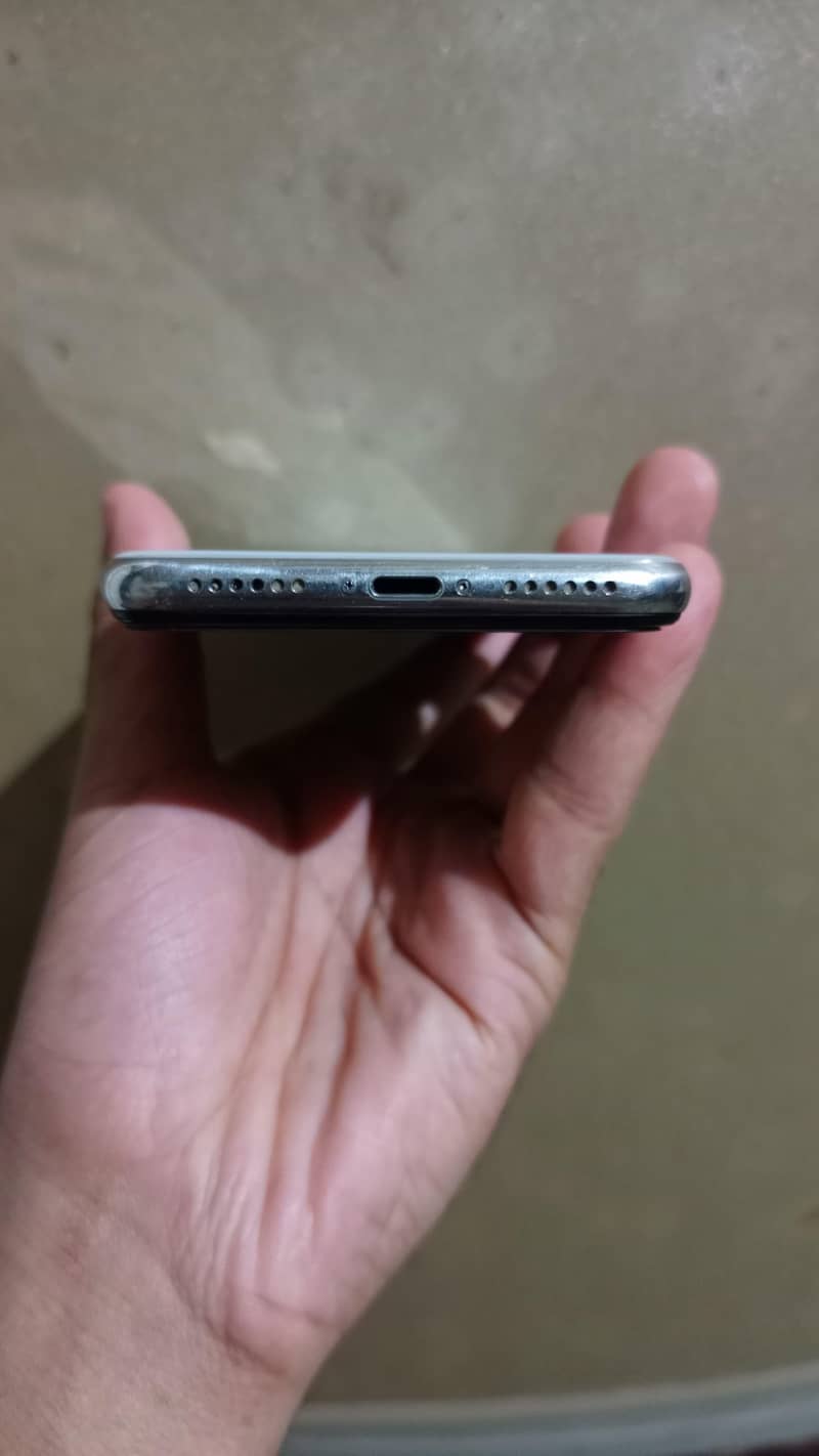 Apple iPhone X 5
