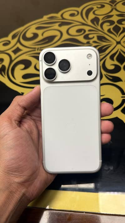 iPhone 17 Pro Max FU