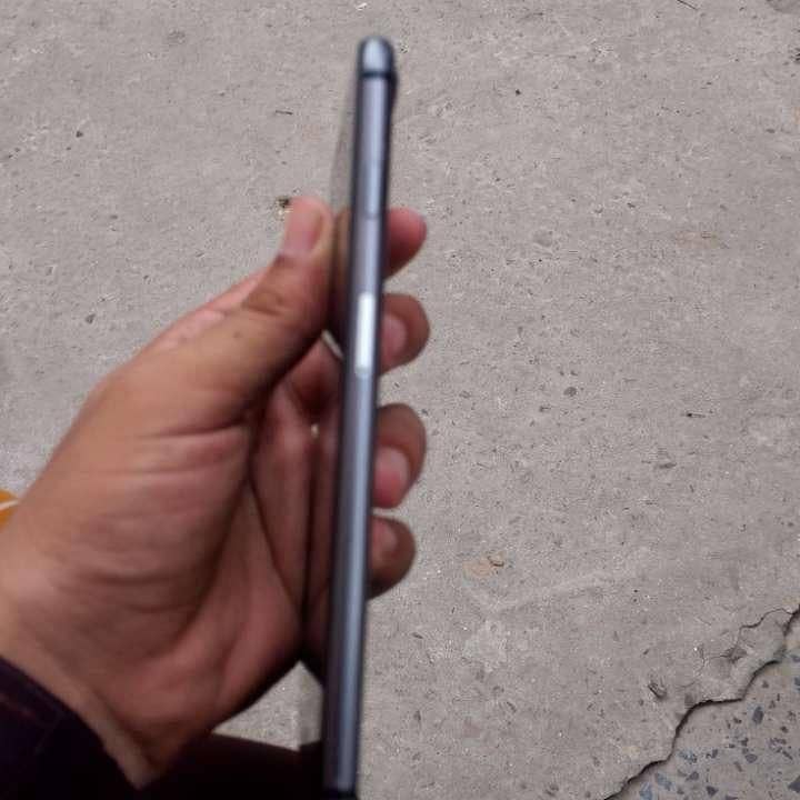Apple iPhone 8 Plus 5