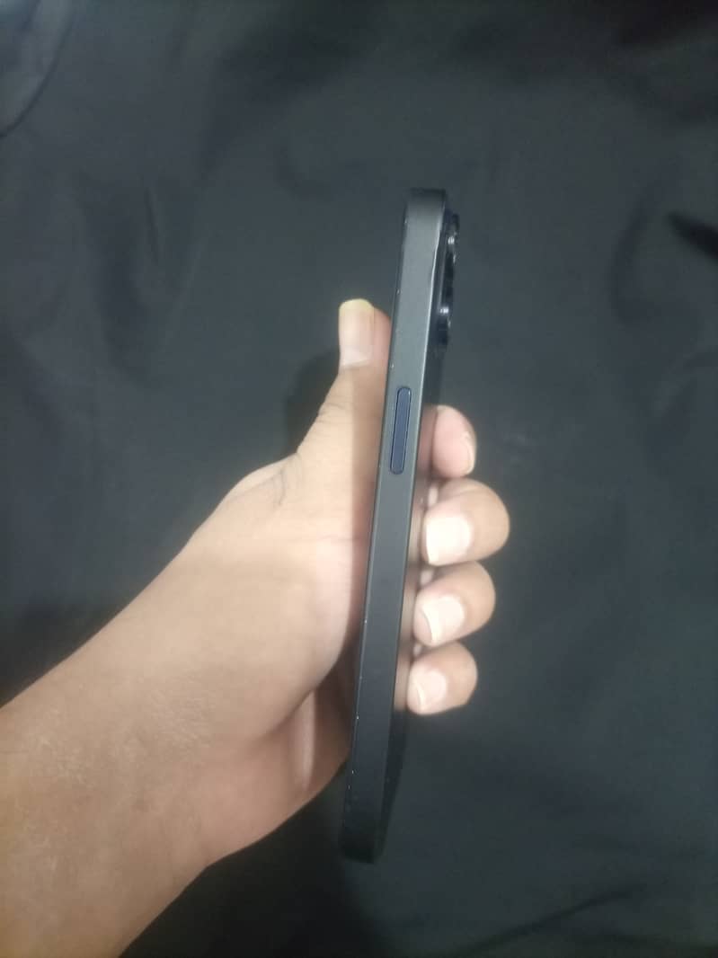 Apple iPhone 13 4