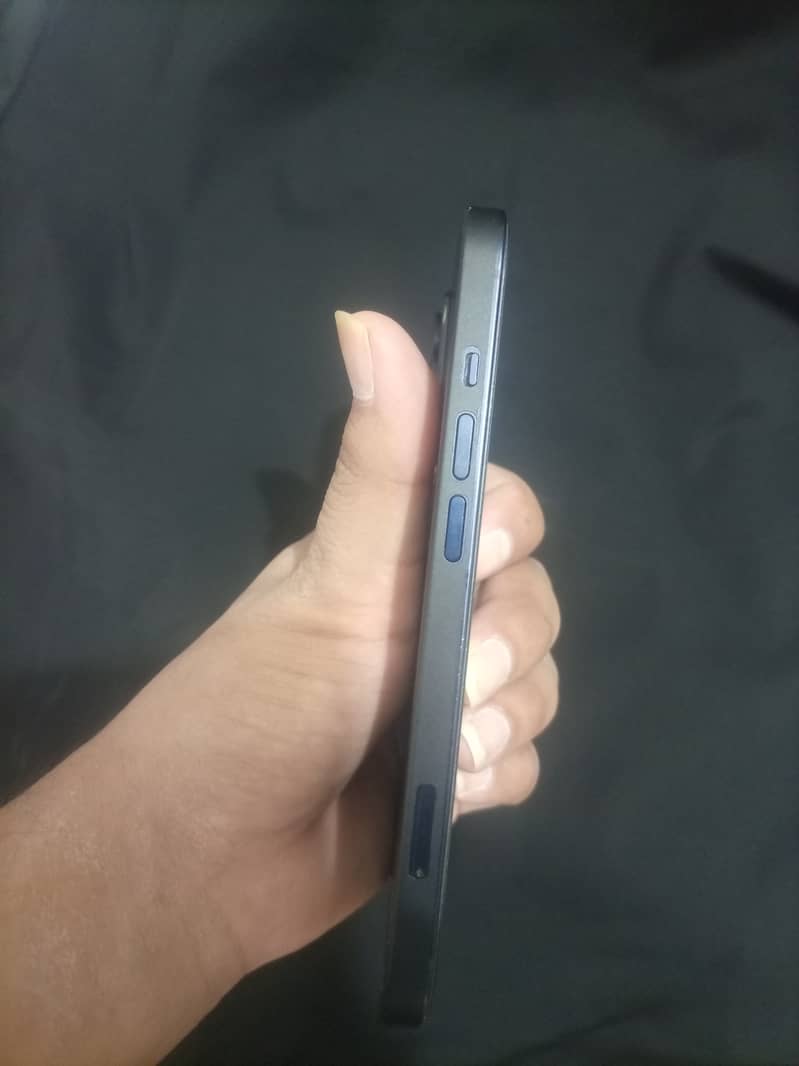 Apple iPhone 13 5