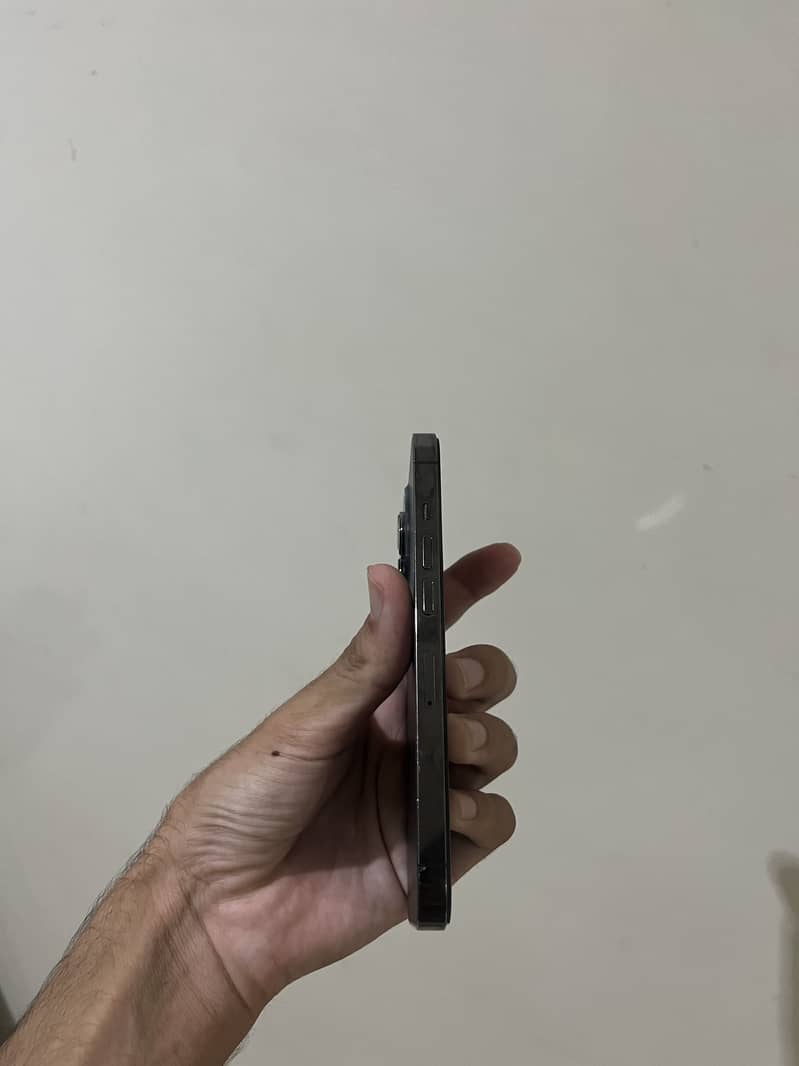 Apple iPhone 13 Pro 2