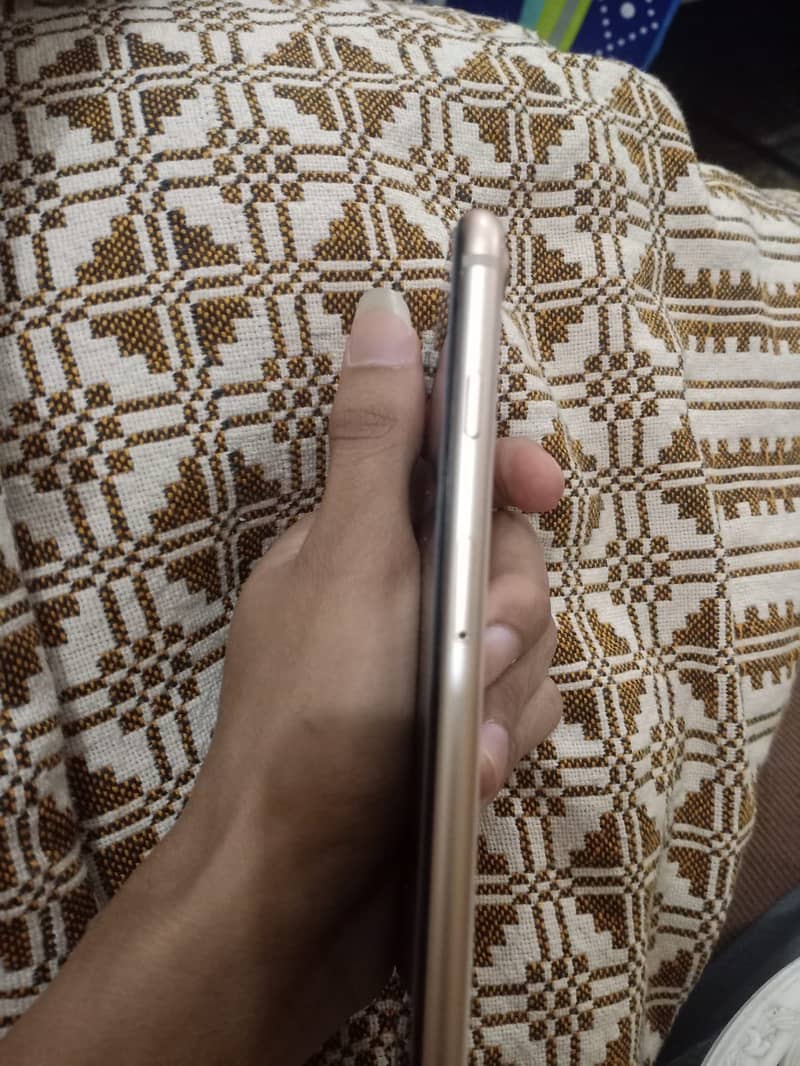 Apple iPhone 8 Plus 1