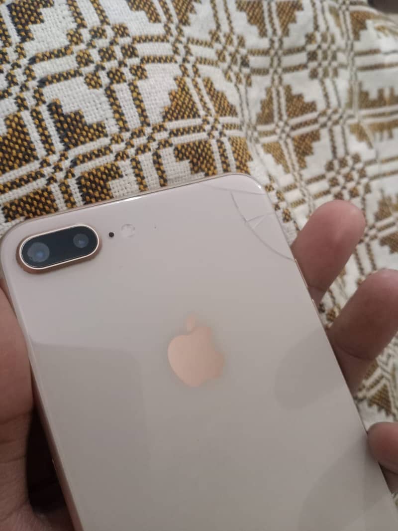 Apple iPhone 8 Plus 2