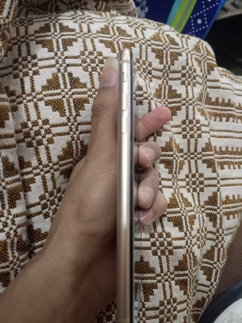 Apple iPhone 8 Plus 3