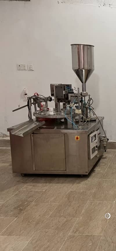 Tube sealing filling machine