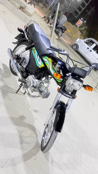 Honda CD70 2023 model Karachi num 1st owner Genuine mint condition