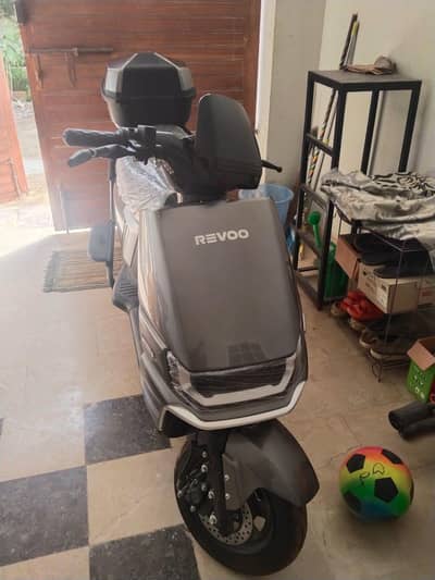 Revo electric scooter bike
